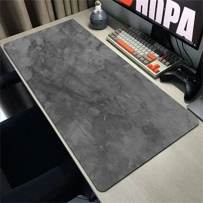 Tapis bureau grand format gris devant ecran